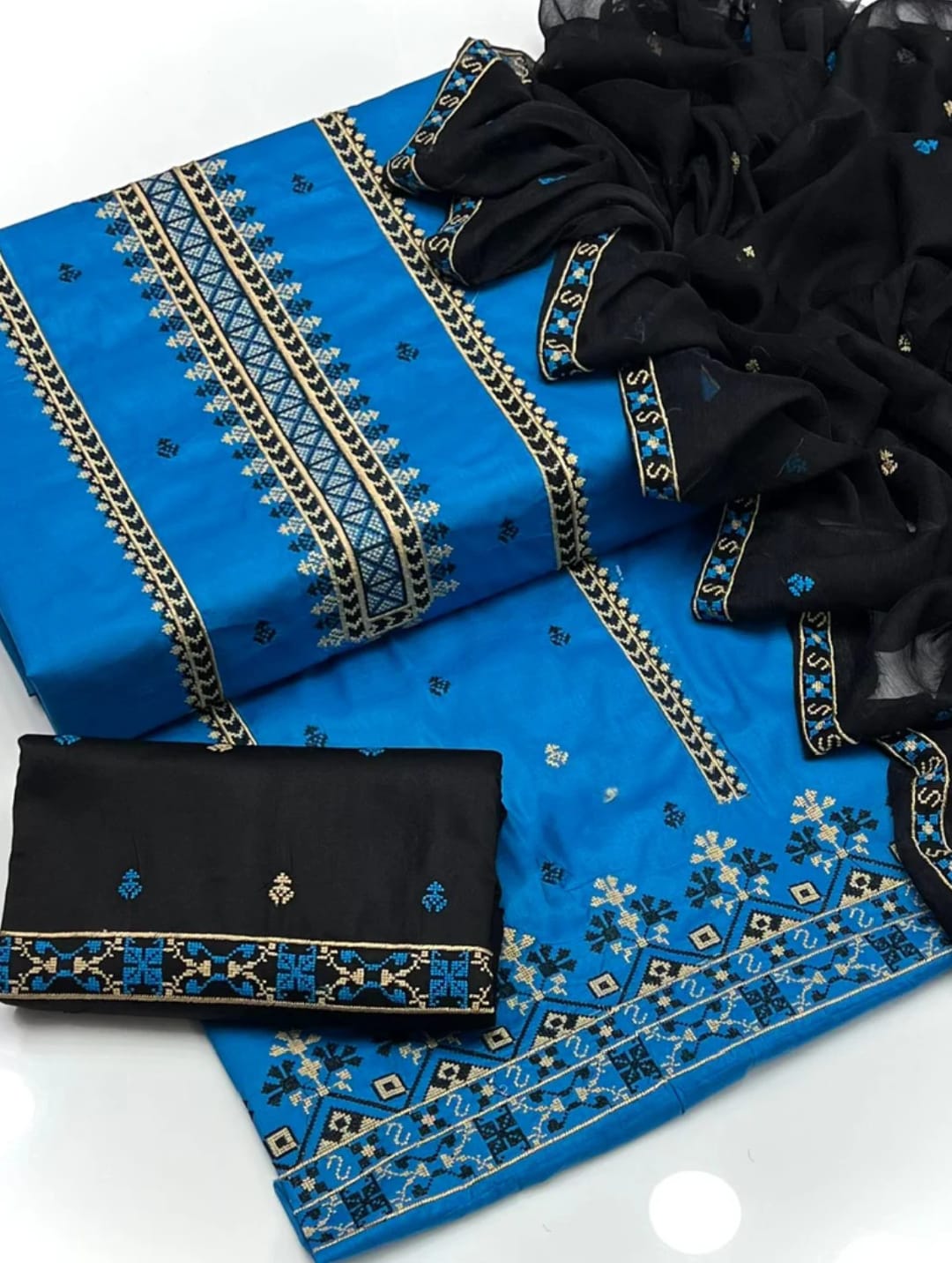 Serora Lawn Cotton Embroidered 3Pcs Dress