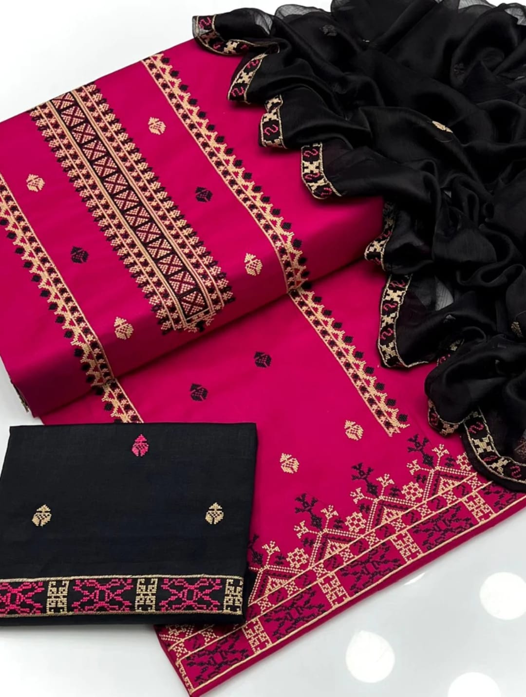 Serora Lawn Cotton Embroidered 3Pcs Dress