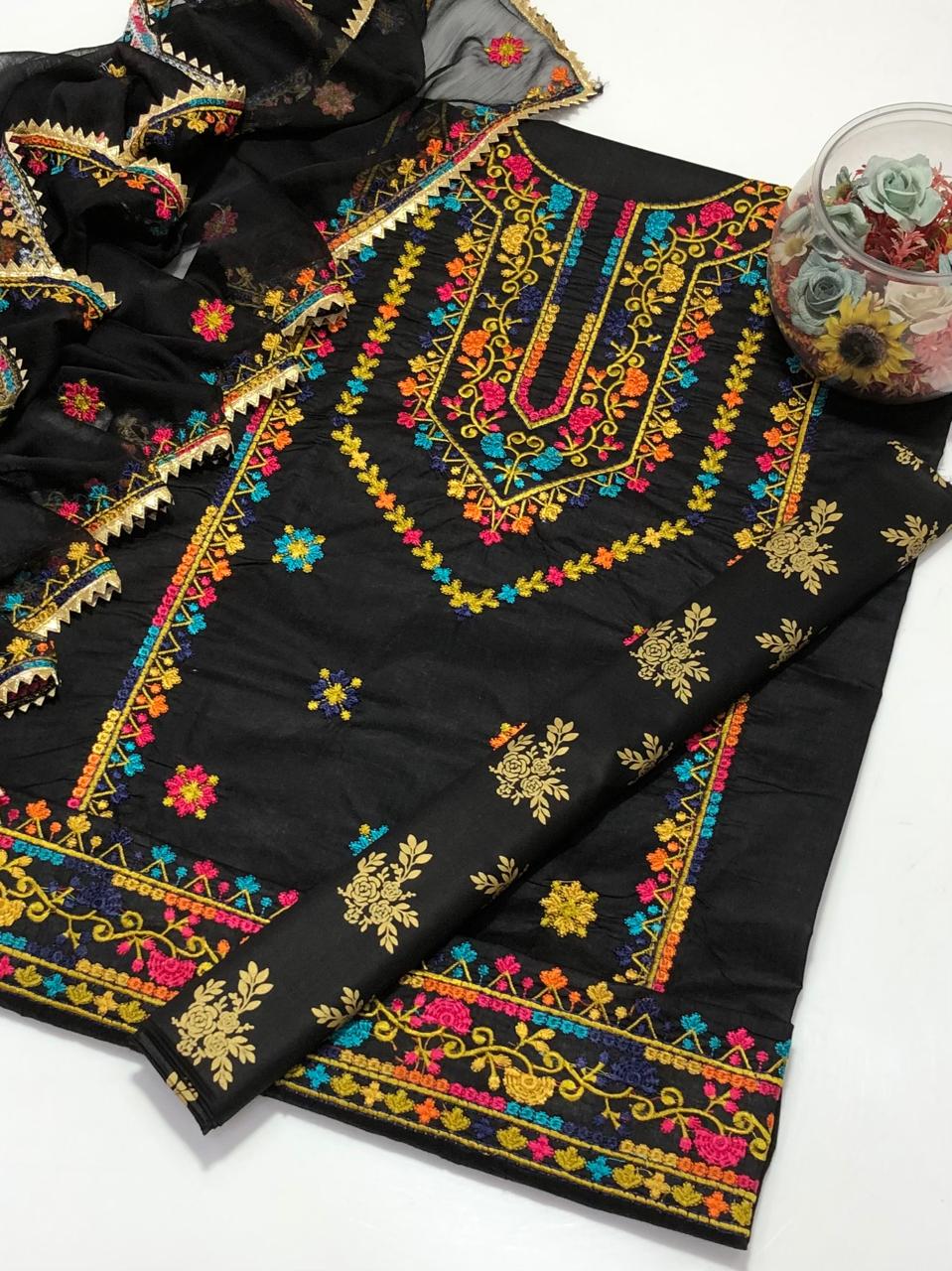 Aveline GTM Lawn Kashmiri Embroidered 3Pcs Dress