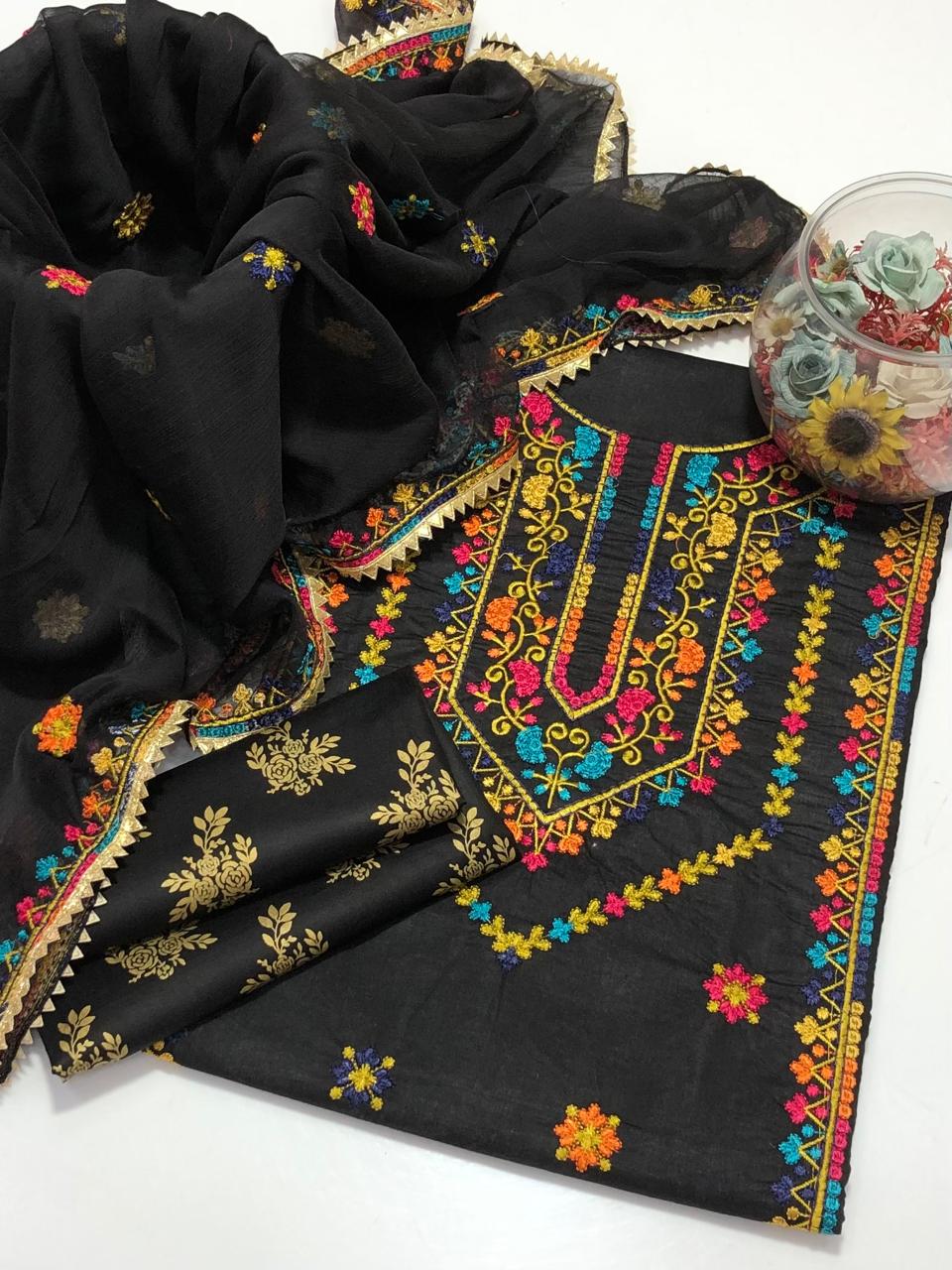 Aveline GTM Lawn Kashmiri Embroidered 3Pcs Dress