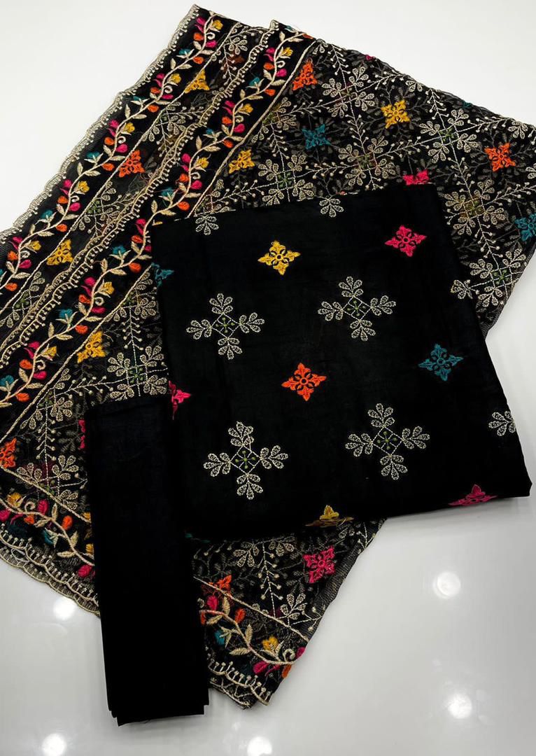 Majestic Lawn Embroidered Jaal with Chiffon Phulkari Dupatta 3Pcs Dress
