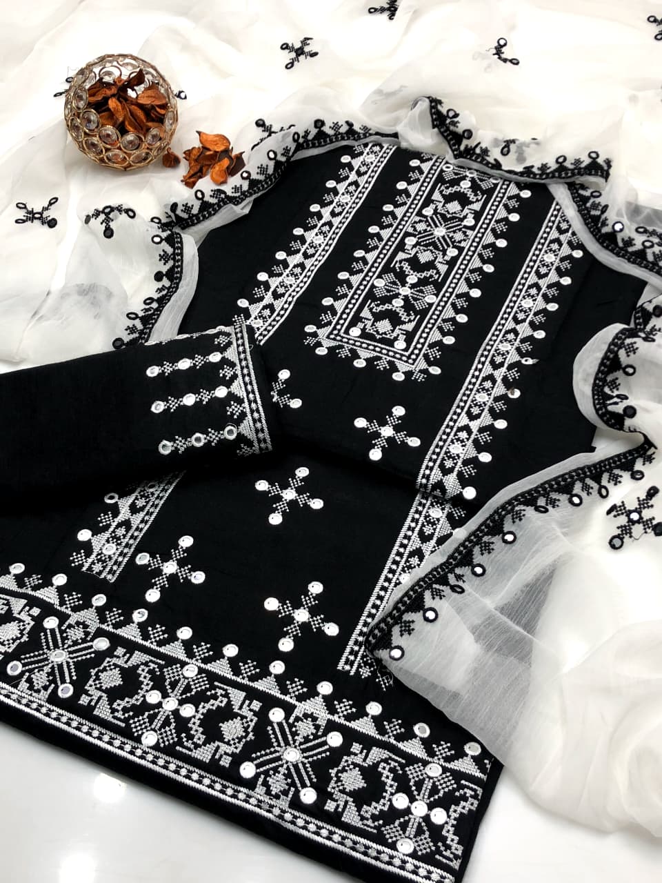 Regalia Lawn Cotton Embroidered 3Pcs Dress