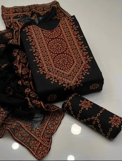 Charming Lawn Cotton Embroidered Suit with Chiffon Dupatta 3Pcs Dress