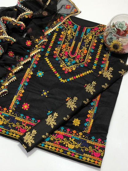 Aveline GTM Lawn Kashmiri Embroidered 3Pcs Dress