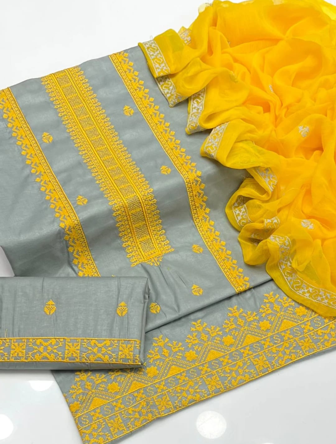 Serora Lawn Cotton Embroidered 3Pcs Dress