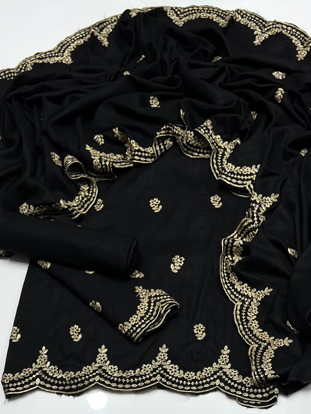 Linen Embroidered Dress with Cutwork Dupatta 4Pcs Dress