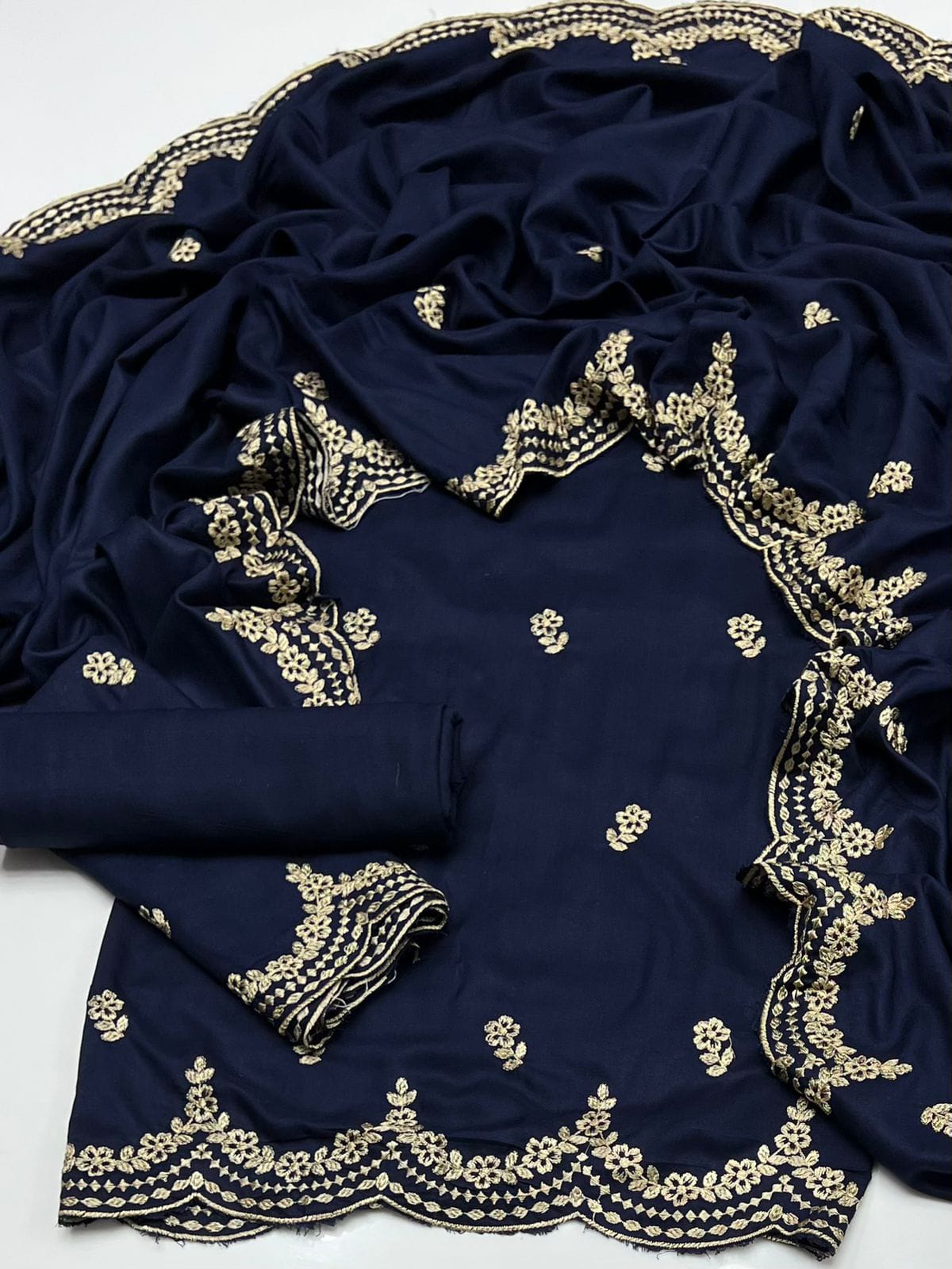 Linen Embroidered Dress with Cutwork Dupatta 4Pcs Dress