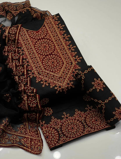 Charming Lawn Cotton Embroidered Suit with Chiffon Dupatta 3Pcs Dress