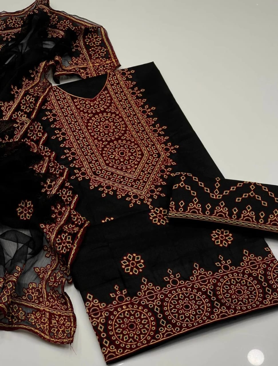 Charming Lawn Cotton Embroidered Suit with Chiffon Dupatta 3Pcs Dress