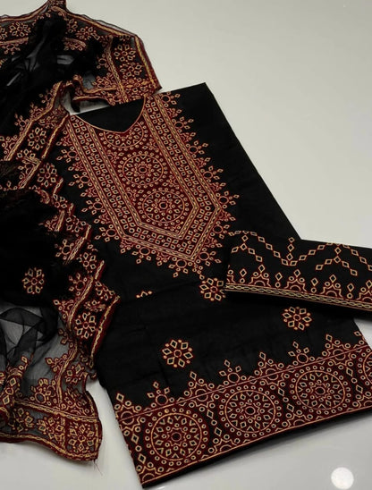 Charming Lawn Cotton Embroidered Suit with Chiffon Dupatta 3Pcs Dress